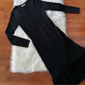 Gentle Herd Black Maxi Long Sleeve Pleated Bottom Size Medium- no size tag